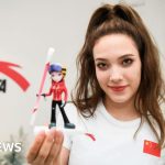 Diverse professionals discussing the Chinese sportswear brand in a modern office.