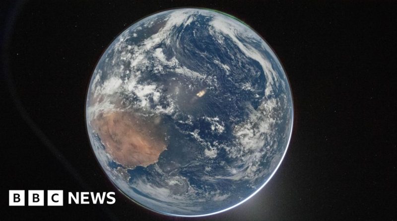 Astronauts in a spacecraft during a communication blackout behind the Moon.