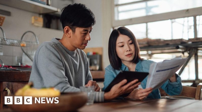 Diverse professionals discussing Bank of England meeting insights related to finances.