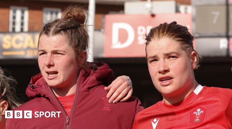 Bethan Lewis leads a women's rugby team training session on the field.