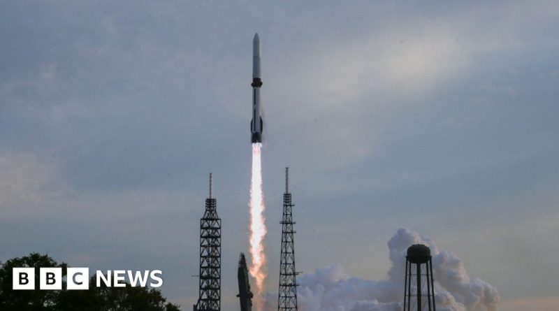 Blue Origin rocket launch failure investigation with engineers observing.