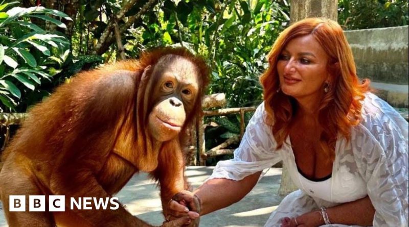 A cashier assisting customers, highlighting concerns about cashier theft and security.