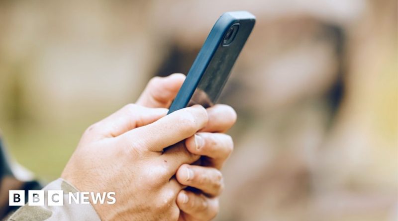 Professionals analyzing a conflict report about Colombian mercenaries in Sudan.