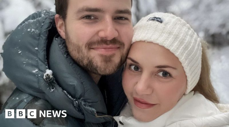 Two couples enjoying a picnic, showcasing love in age-gap relationships.