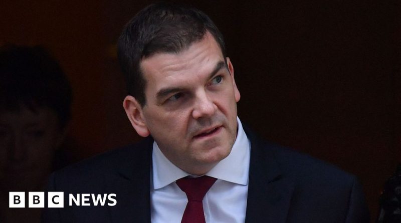 Professionals in conservative attire discussing Foreign Office leader resignation.