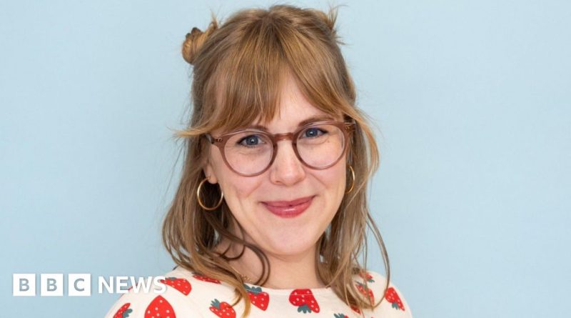 A busy market displaying colorful hair accessories, showcasing a hair accessories business success.
