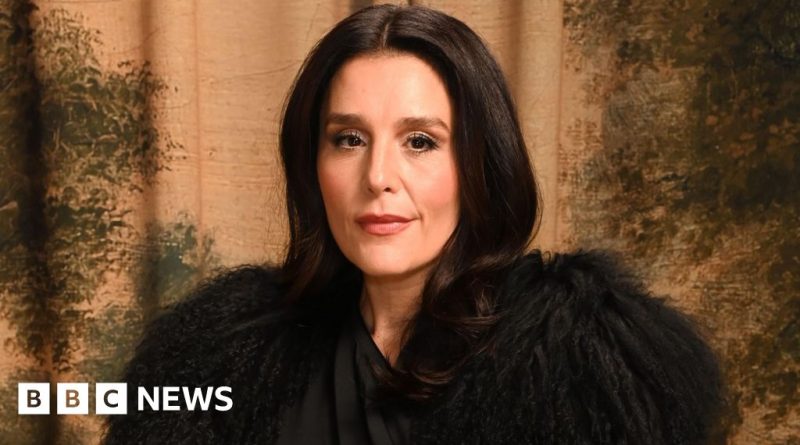 Jessie Ware arena tour with musicians performing on stage.