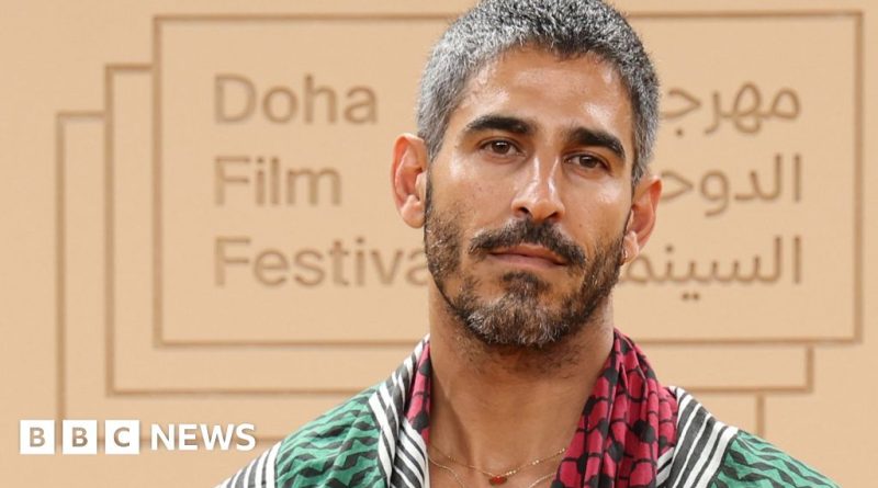 Journalists discussing press freedom issues, highlighting Kuwait journalist detention.