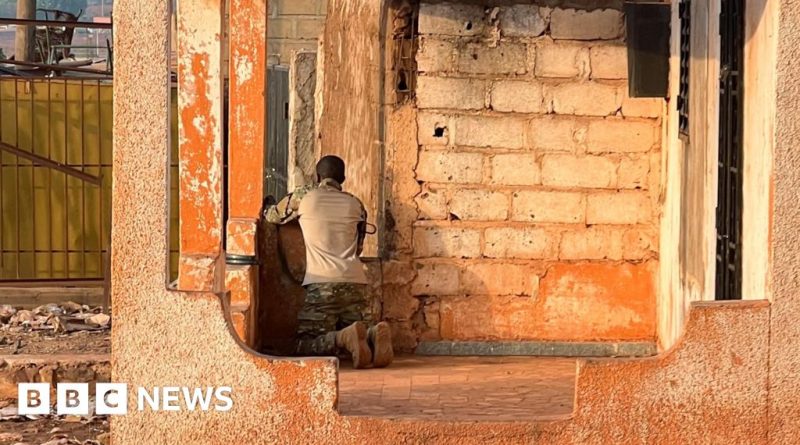 Mali armed groups attacks scene with soldiers discussing near military base.