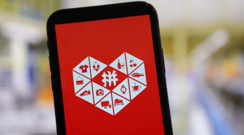 A meeting about Chinese shopping app malware risk with professionals discussing cybersecurity.