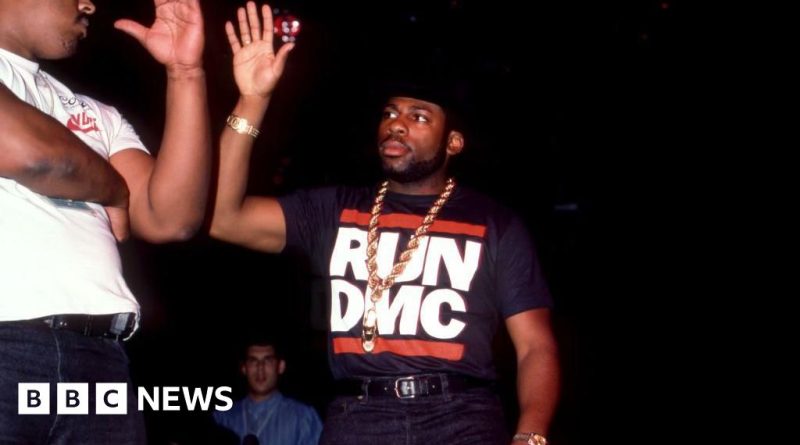 Courtroom scene depicting the murder case of an iconic DJ with solemn expressions.