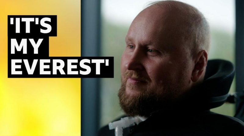 Matt Hampson training for the London Marathon with determination.