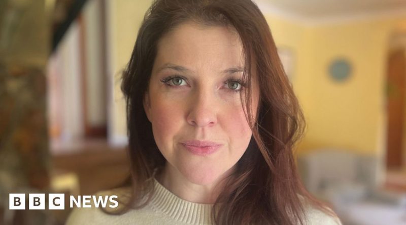 A mother and child discussing food allergies management at home.