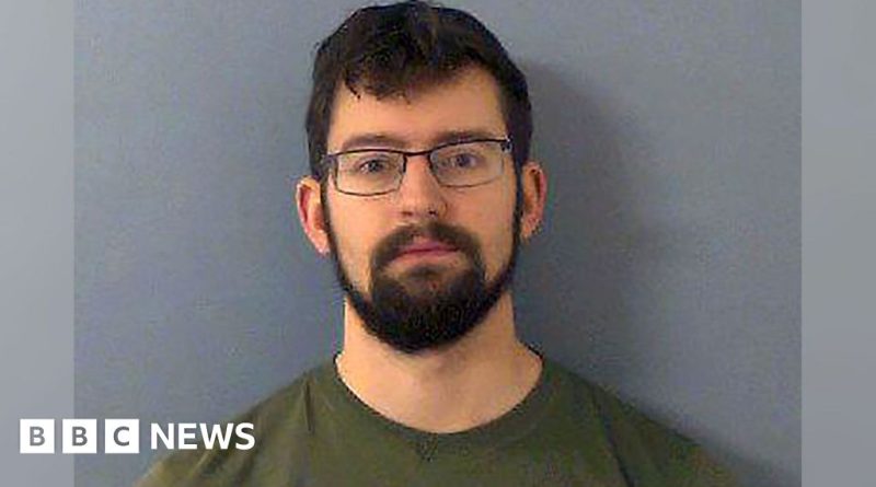Courtroom scene showing a judge and lawyers during a murder conviction overturned case.