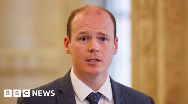 A group discussing the oil payment plan aimed at low-income families.