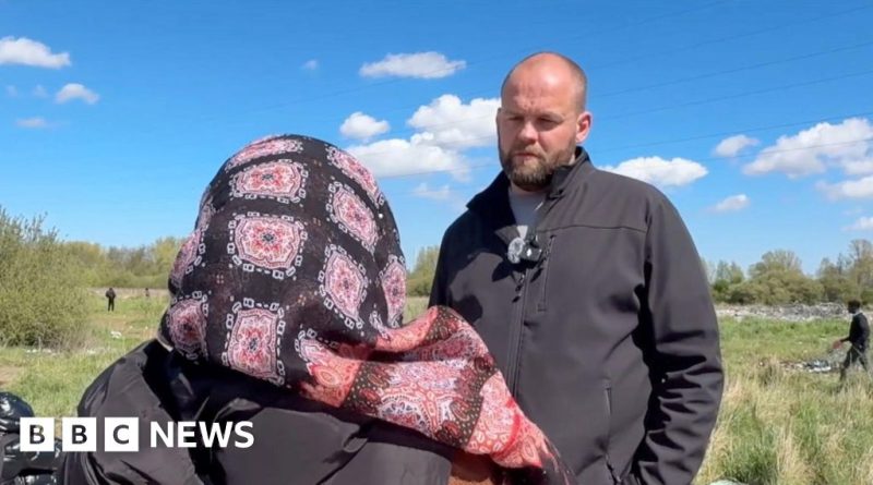 Officials discuss a new migrant crossings deal in a conference room.