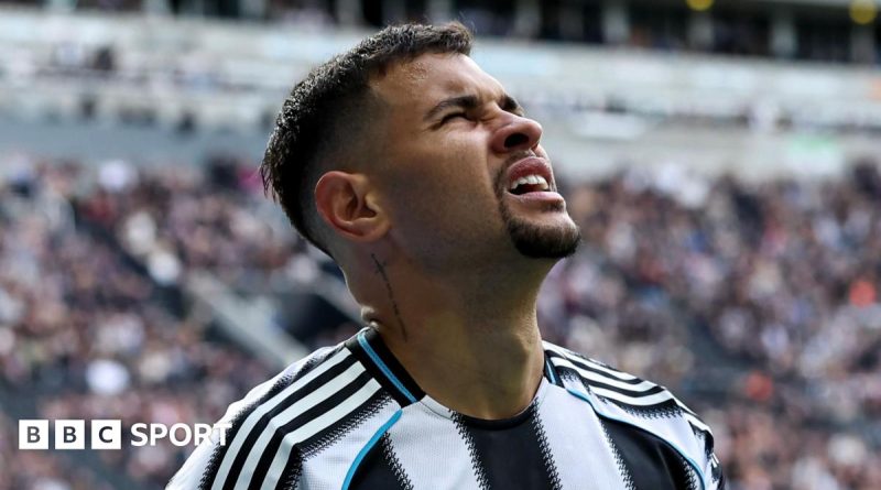 Newcastle United struggles shown through a team huddle with focus.
