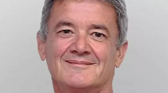 Healthcare professionals discuss surgical mesh compensation issues in a meeting.