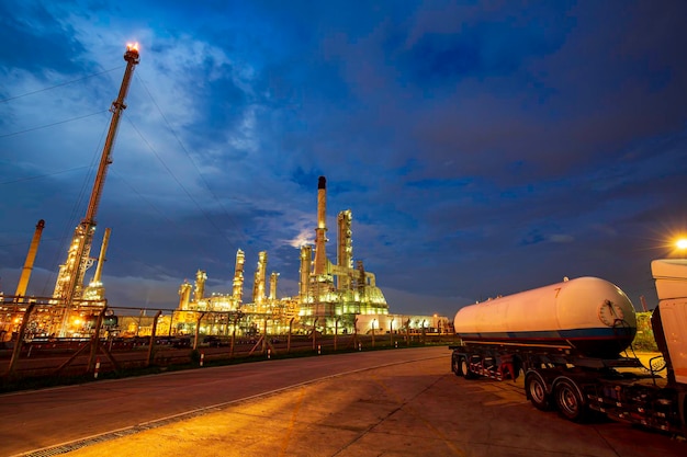 Oil Prices Climb as Tensions Around Iran Rise