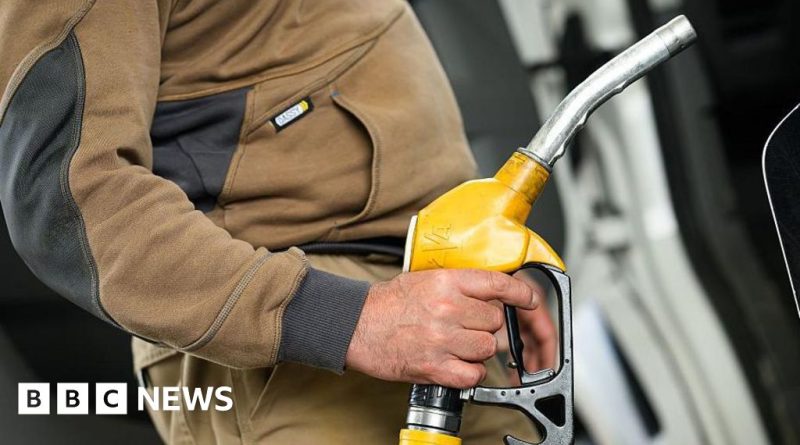 Business professionals engaged in US-Iran peace talks discussion.