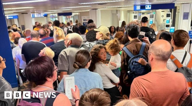Travelers experience EU border delays while waiting in line.