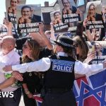 Protesters demonstrating against Keir Starmer in Golders Green, London.