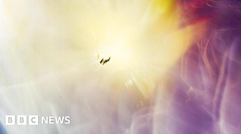 A student prepares a helium balloon to capture cosmic rays photographs.