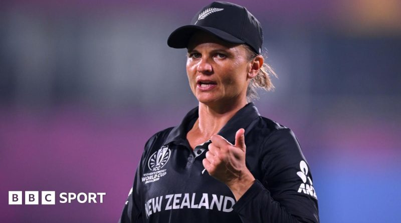 Suzie Bates retirement celebration with women cricketers on the field.