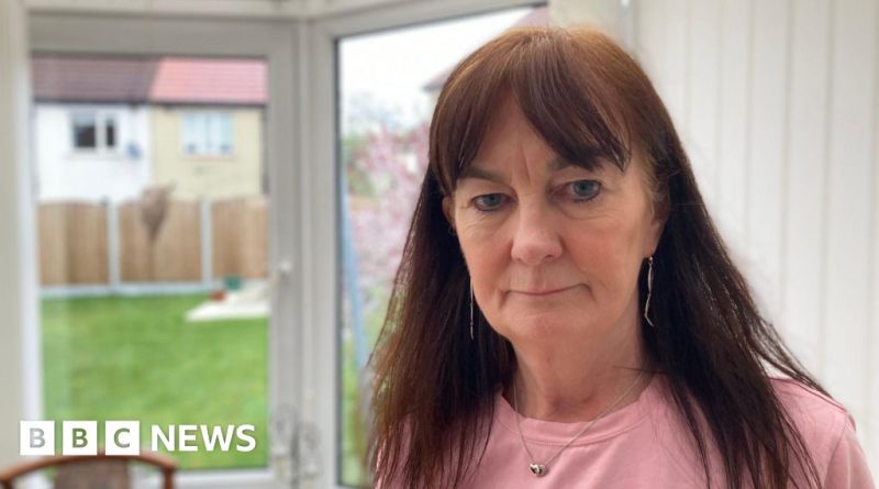 A couple at a hotel reception discussing a security incident during their stay.