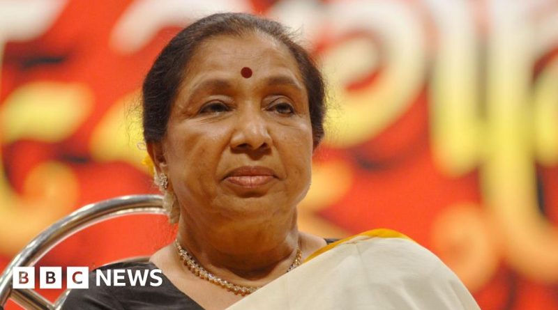 People in formal attire gathering to pay tribute to Asha Bhosle's legacy.