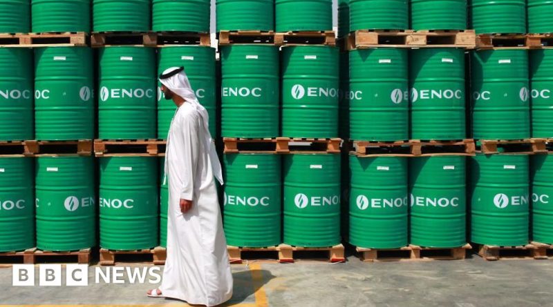 Business professionals discussing the UAE leaves OPEC and its impact on oil market.