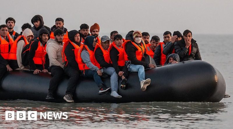 UK and France boat deal with police officers ensuring safety on coast