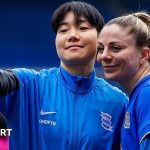 Exciting scene of the WSL 2 promotion race with women athletes focused on the game.