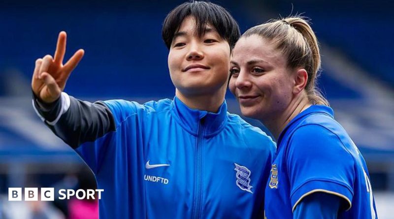 Exciting scene of the WSL 2 promotion race with women athletes focused on the game.